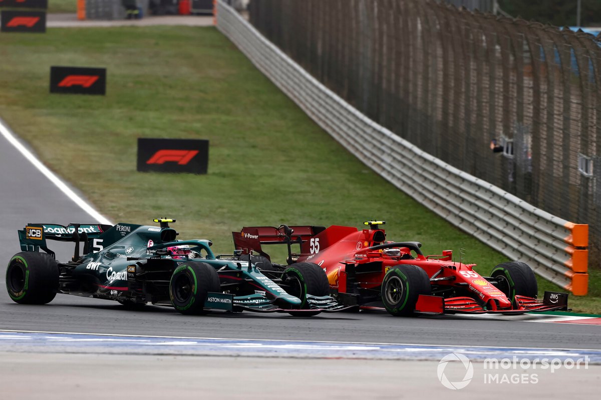 Carlos Sainz Jr., Ferrari SF21, Sebastian Vettel, Aston Martin AMR21