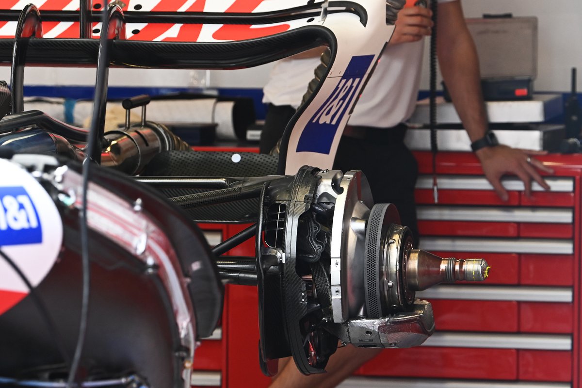Dettaglio del freno posteriore, Haas VF-22