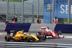Sebastian Vettel, Ferrari SF16-H , opgave na crash
