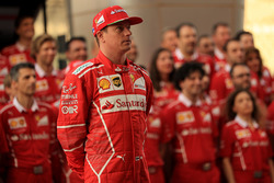 Kimi Raikkonen, Ferrari and the team photo