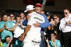 Льюіс Хемілтон, Mercedes AMG F1, NНевиконавчий директор Mercedes AMG F1 Нікі Лауда із командою