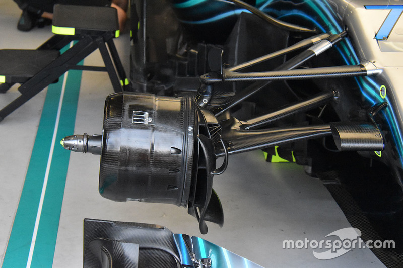 Mercedes AMG F1 W09 detalle del freno delantero