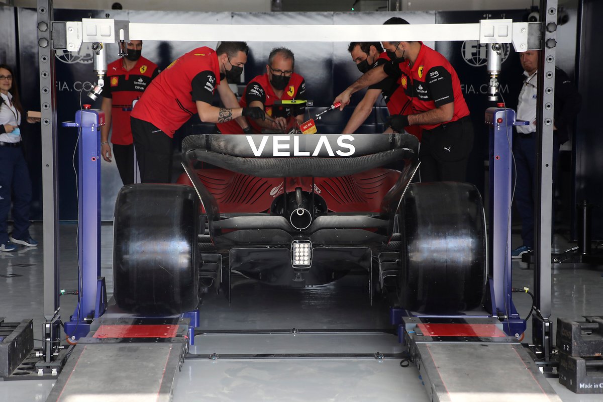 Ferrari F1-75 trasero