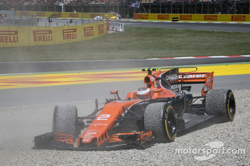 Стоффель Вандорн, McLaren MCL32 (шесть сходов)