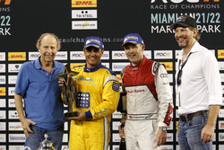 Podium: winnaar Juan Pablo Montoya, 2e plaats Tom Kristensen en Fredrik Johnsson, RoC