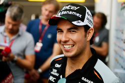 Sergio Perez, Sahara Force India F1, con i giornalisti