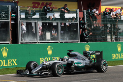 Льюіс Хемілтон, Mercedes AMG F1 W07 Hybrid святкує третє місце по завершенню гонки