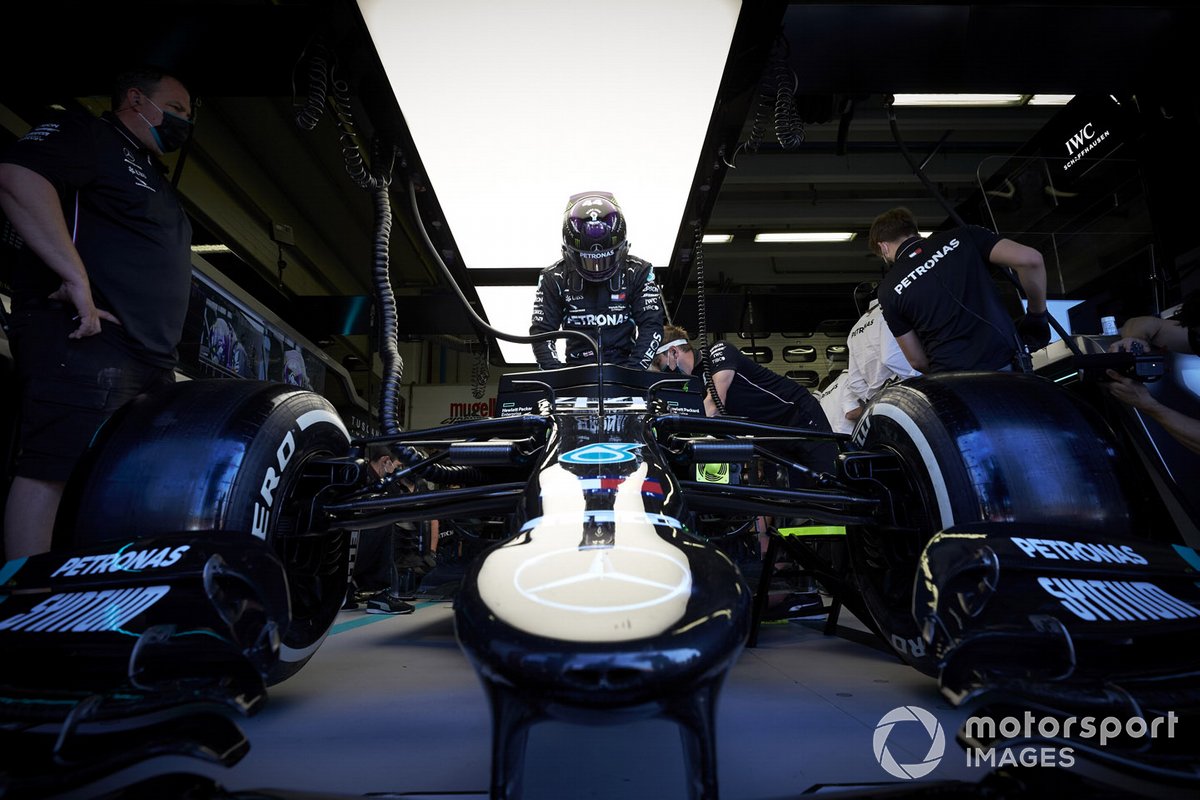 Lewis Hamilton, Mercedes F1 W11, in the garage