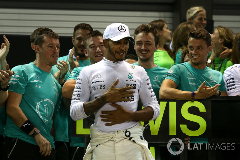 Race winner Lewis Hamilton, Mercedes AMG F1 celebrates, the team