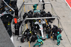 Lewis Hamilton, Mercedes-Benz F1 W08 pit stop