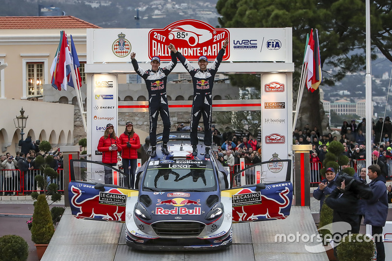 Pereli Sebastien Ogier dan navigatornya, Julien Ingrassia saat memenangi Reli Monte Carlo 2017 dengan mobil Ford Fiesta WRC TIm M-Sport.