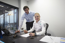 Valtteri Bottas, Mercedes, Toto Wolff, Mercedes AMG F1-aandeelhouder en Executive Director