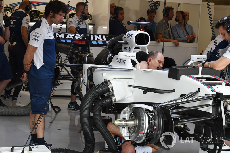 Guy Martin, Williams as new chassis is built up for Felipe Massa, Williams FW40