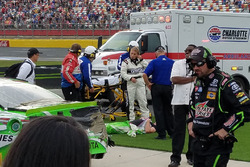 Kyle Busch, Joe Gibbs Racing, wird medizinisch behandelt