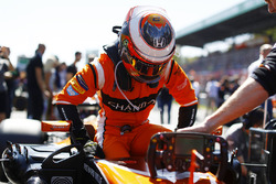 Stoffel Vandoorne, McLaren MCL32, steigt ins Auto