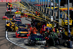 Boxenstopp-Action mit Kurt Busch, Stewart-Haas Racing Chevrolet