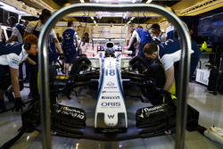 Механіки, Williams FW40 Ленса Стролла