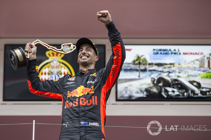 Podyum: Yarış galibi Daniel Ricciardo, Red Bull Racing
