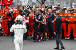 Daniel Ricciardo, Red Bull Racing, celebrates victory with Christian Horner, Team Principal, Red Bull Racing, as Lewis Hamilton, Mercedes AMG F1 and Adrian Newey, Chief Technical Officer, Red Bull Racing