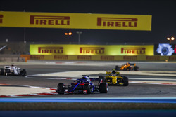 Брендон Хартлі, Toro Rosso STR13 Honda, Карлос Сайнс-мол., Renault Sport F1 Team R.S. 18, Маркус Ері