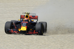 Max Verstappen, Red Bull Racing RB13 spin atıyor