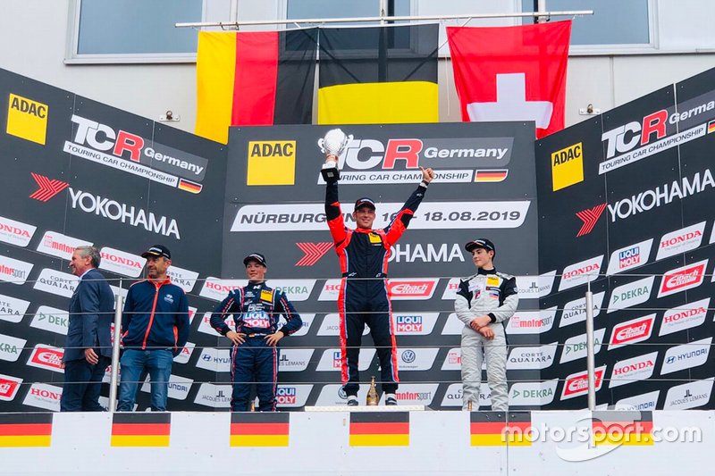 Podio: il vincitore della gara Thierry Neuville, Hyundai, il secondo classificato Max Hesse, Hyundai, il terzo classificato Julien Apothéloz, Topcar Sport