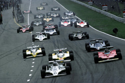 Start: Alan Jones, Williams leads