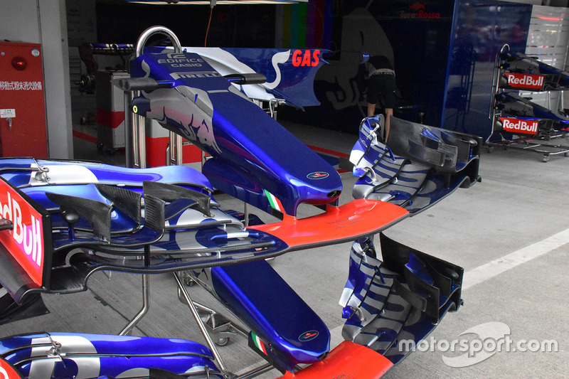Передні антикрила Scuderia Toro Rosso STR12