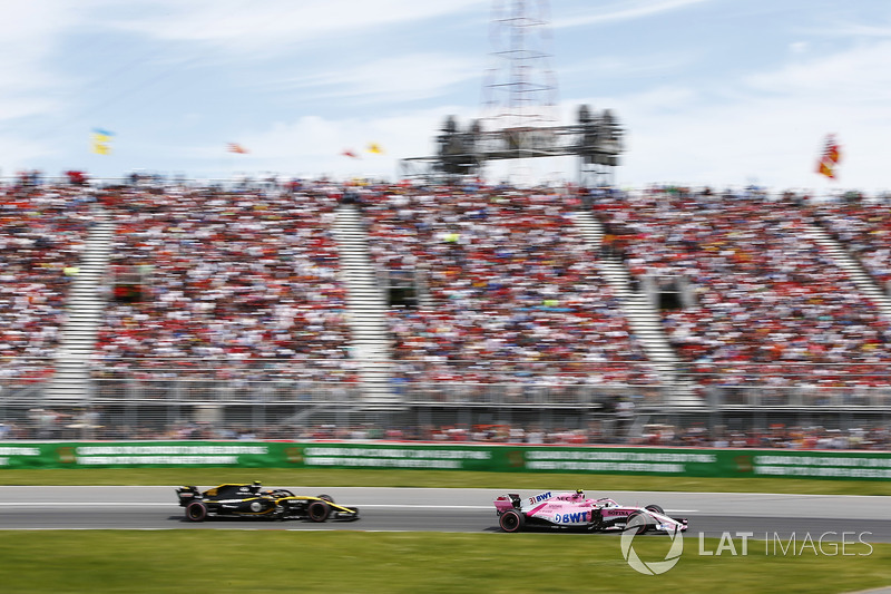 Esteban Ocon, Force India VJM11, precede Carlos Sainz Jr., Renault Sport F1 Team R.S. 18