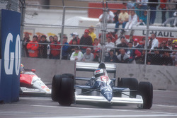 Jean Alesi, Tyrrell 018 Ford, Ayrton Senna, Mclaren MP4/5B Honda