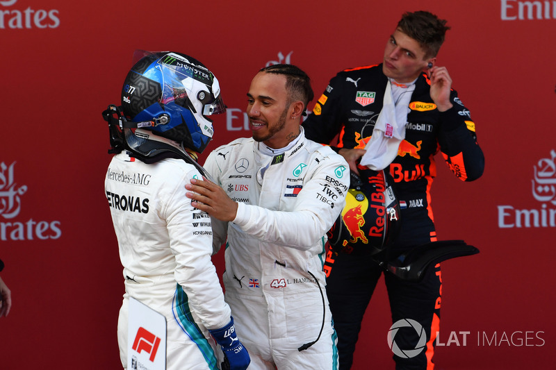 Hamilton tarolt a Mercedesszel Barcelonában - F1 2018