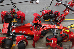 Ferrari тренує піт-стопи