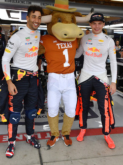 Daniel Ricciardo, Red Bull Racing and Max Verstappen, Red Bull Racing with Longhorns mascot in the R