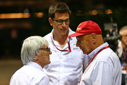 Bernie Ecclestone, met Toto Wolff, Mercedes AMG F1 en Niki Lauda Mercedes Non-Executive Chairman