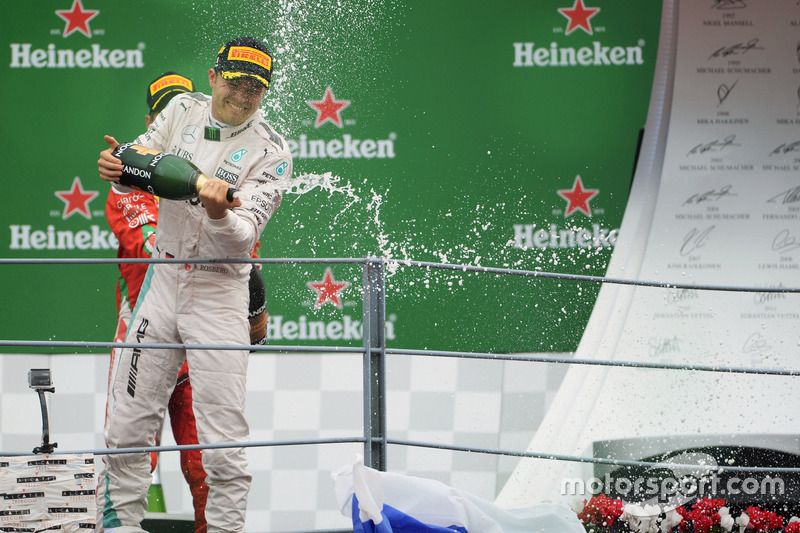 Переможець Ніко Росберг, Mercedes AMG F1 святку на подіумі