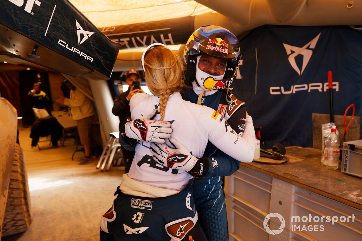 Nasser Al-Attiyah, Abt Cupra XE, abbraccia Klara Andersson, Abt Cupra XE