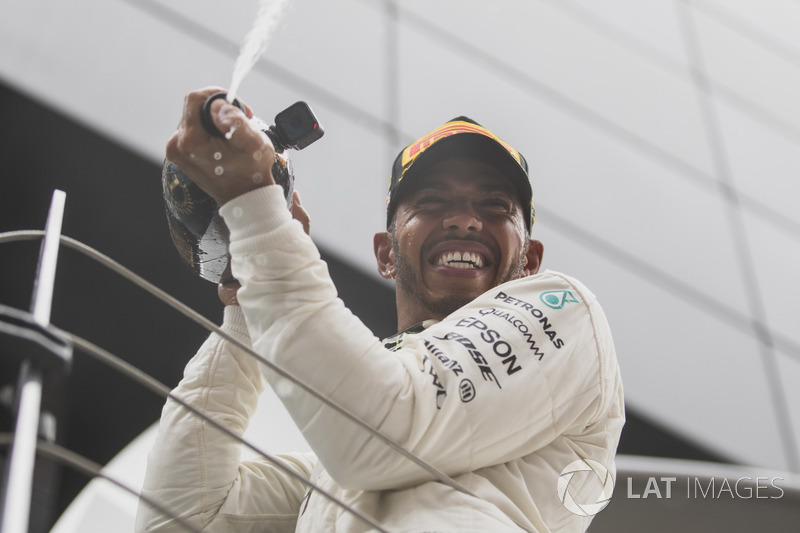 Race winner Lewis Hamilton, Mercedes AMG F1, sprays Champagne from the podium