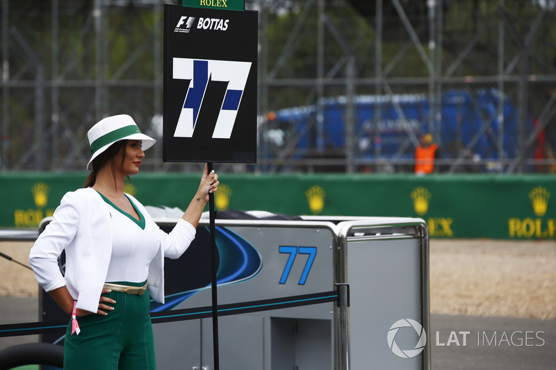 La grid girl di Valtteri Bottas, Mercedes AMG F1
