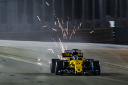 Nico Hulkenberg, Renault Sport F1 Team RS17, kicks up sparks