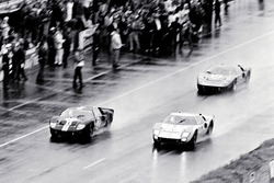 #2 Ford GT-40 Mark II: Брюс Макларен та Кріс Амон