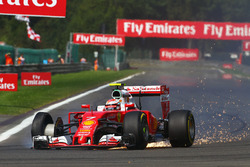 Кімі Райкконен, Ferrari SF16-H, прокол на старті перегонів