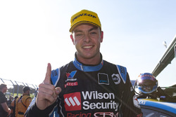 1. Scott McLaughlin, Garry Rogers Motorsport, Volvo, im Parc Fermé