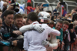 Yarış galibi Lewis Hamilton, Mercedes AMG F1, Parc Ferme