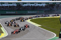 Sebastian Vettel, Ferrari SF70H, Valtteri Bottas, Mercedes AMG F1 W08, Kimi Raikkonen, Ferrari SF70H
