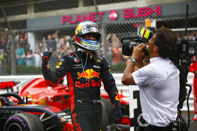 Daniel Ricciardo, Red Bull Racing, festeggia la vittoria