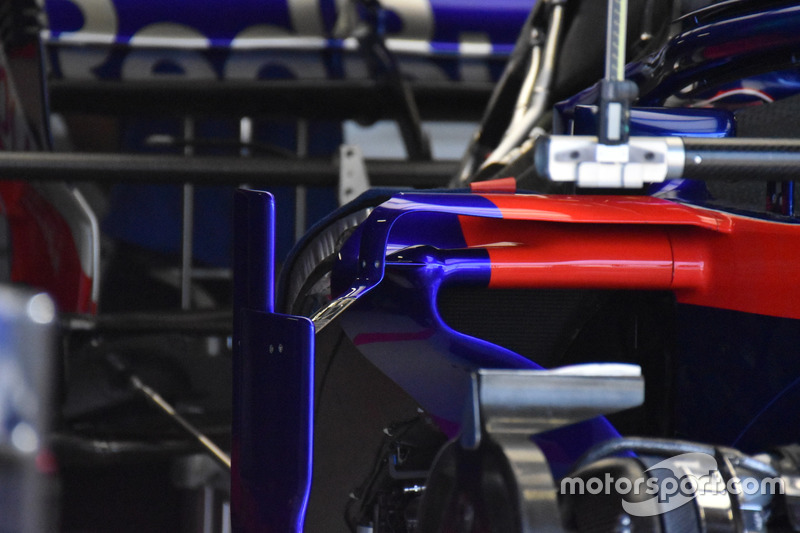 Side pod Scuderia Toro Rosso STR13