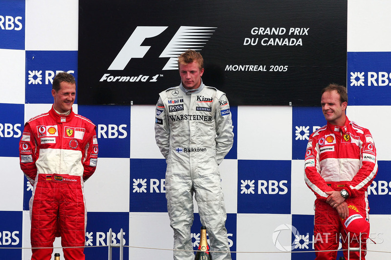 Pembalap Kimi Raikkonen (McLaren) meraih podium utama F1 GP Kanada 2005 dengan mengungguli juara bertahan Michael Schumacher (kiri).