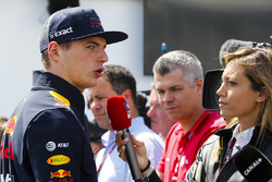 Max Verstappen, Red Bull Racing, con los medios