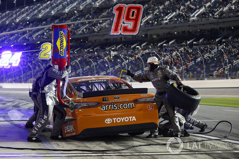 Daniel Suarez, Joe Gibbs Racing Toyota pit stop