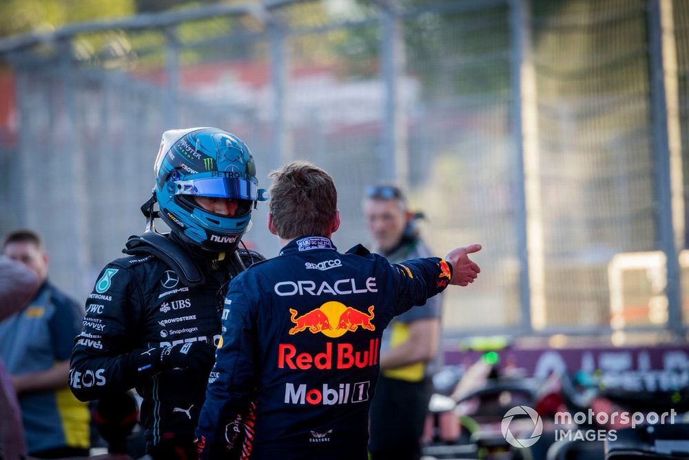 George Russell, Mercedes-AMG, Max Verstappen, Red Bull Racing, 3ª posición, charla en Parc Ferme tras la carrera Sprint.